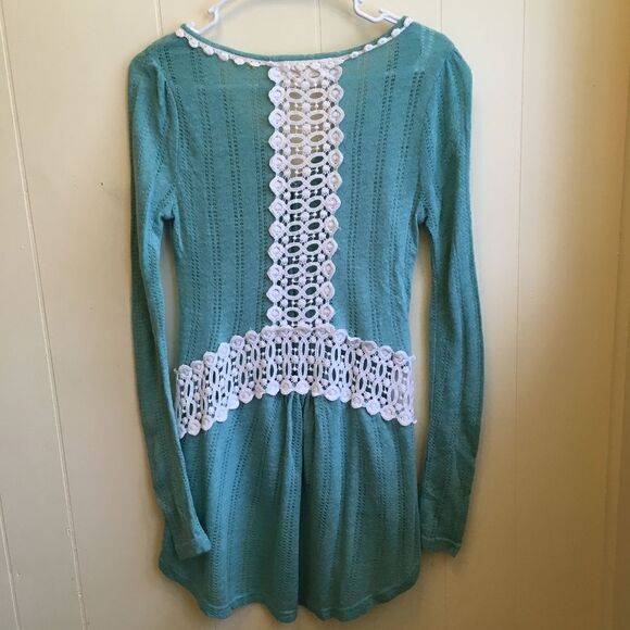 ANTHROPOLOGIE A'REVE TOP. COTTON CROCHET ACCENTS. - Picture 2 of 5